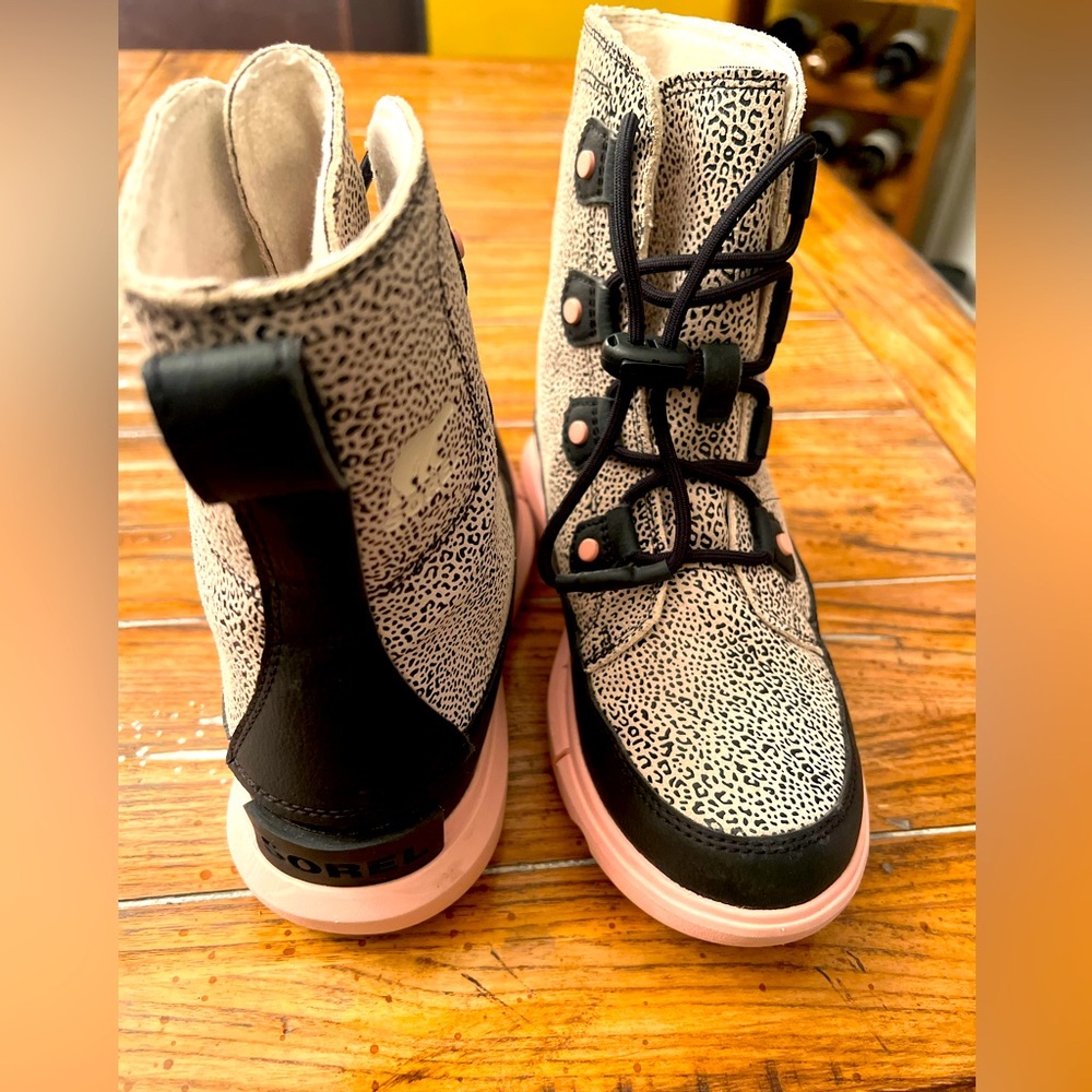 Sorel boots, Girls size 3, great condition!